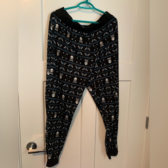 Warehouse One black and blue skull print 2pc pajamas size XL - Picture 4 of 5